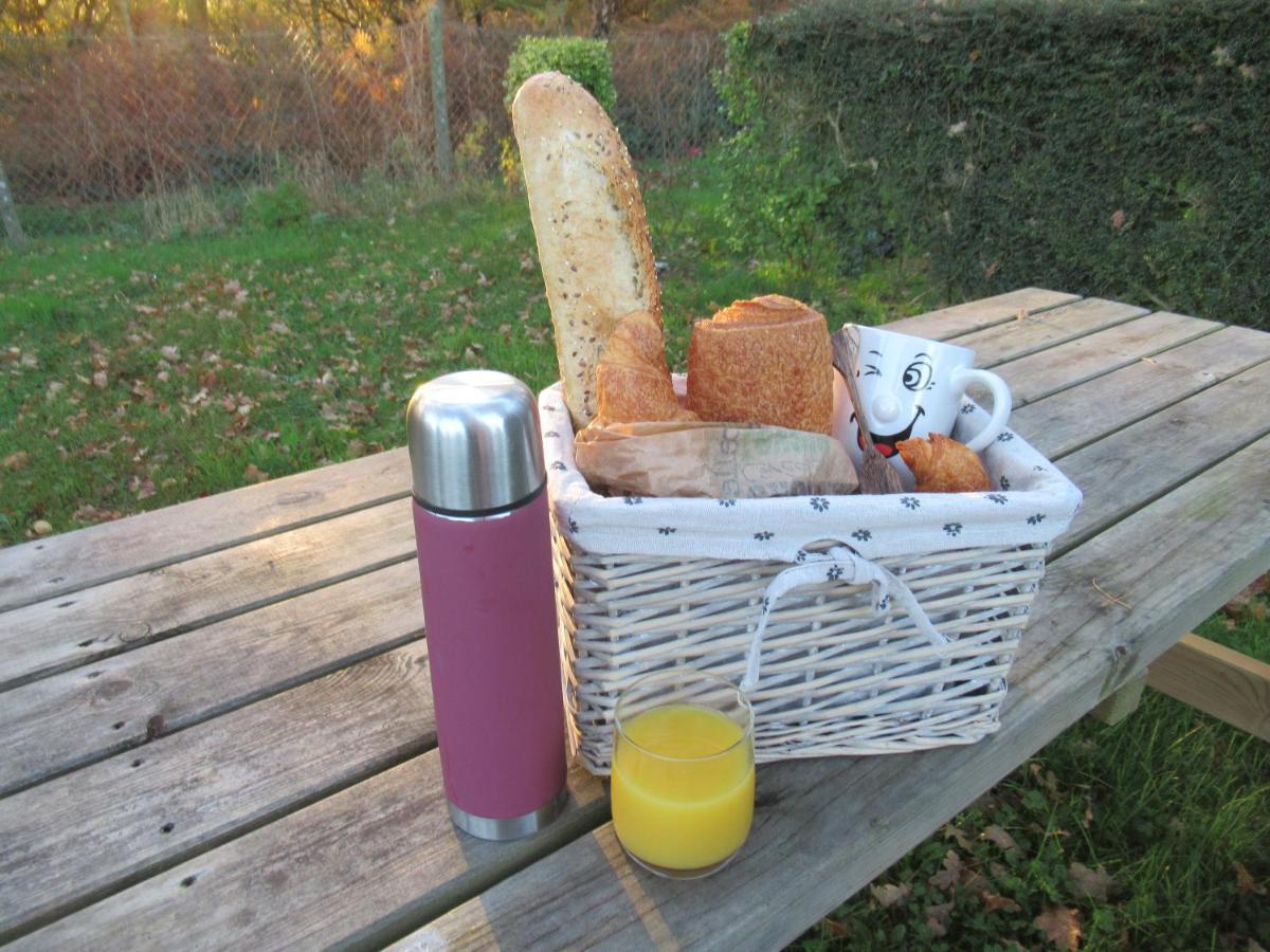 Camping Les Falaises De Toussaint Exterior photo